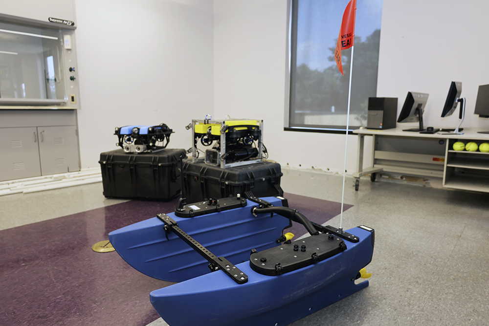 Marine robotics vehicles