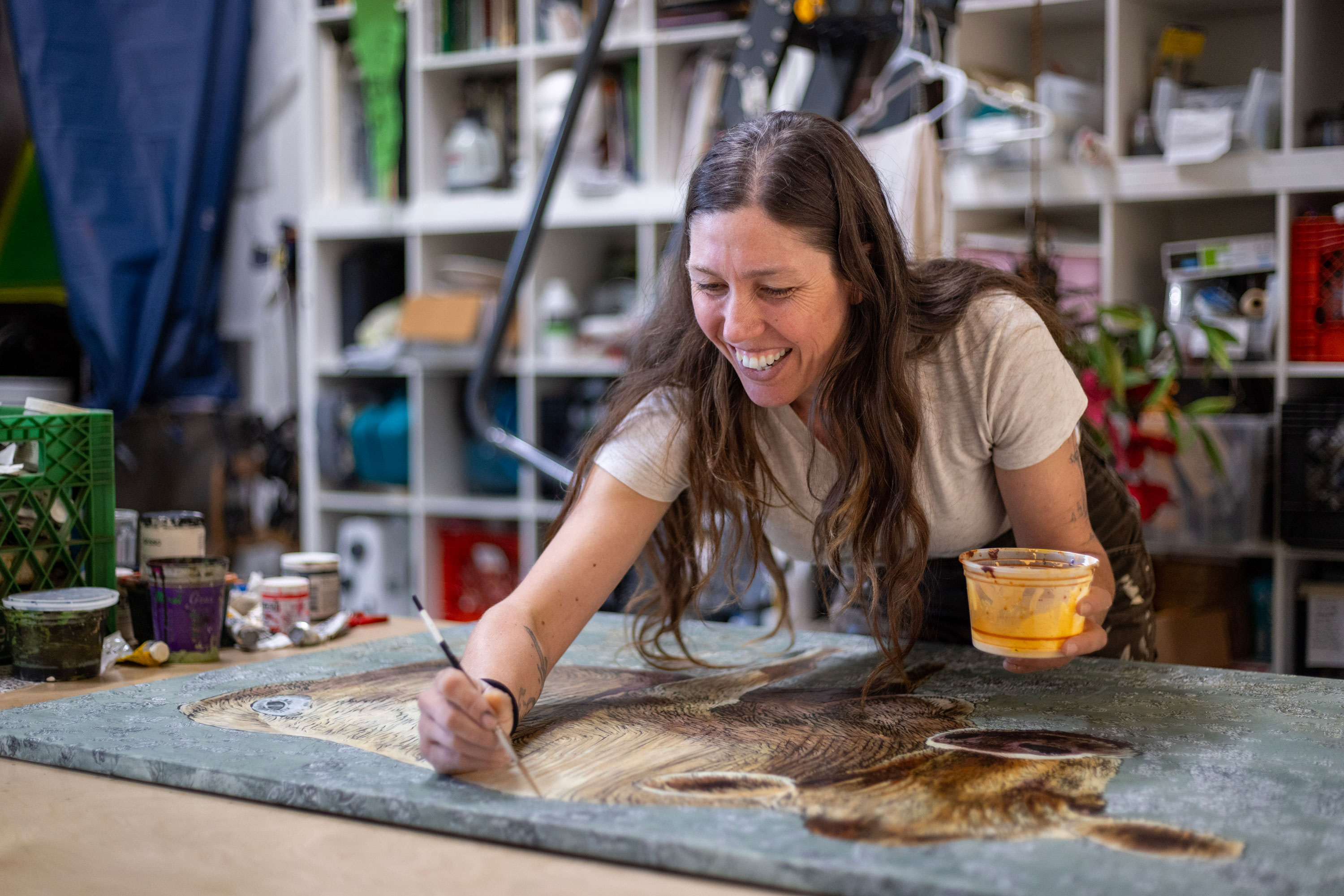 Artist Pippen Frisbie-Calder working in her studio